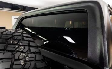Ford-Bronco-1979-Black-Red-5