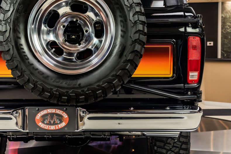 Ford-Bronco-1979-Black-Red-6