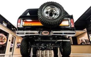 Ford-Bronco-1979-Black-Red-8