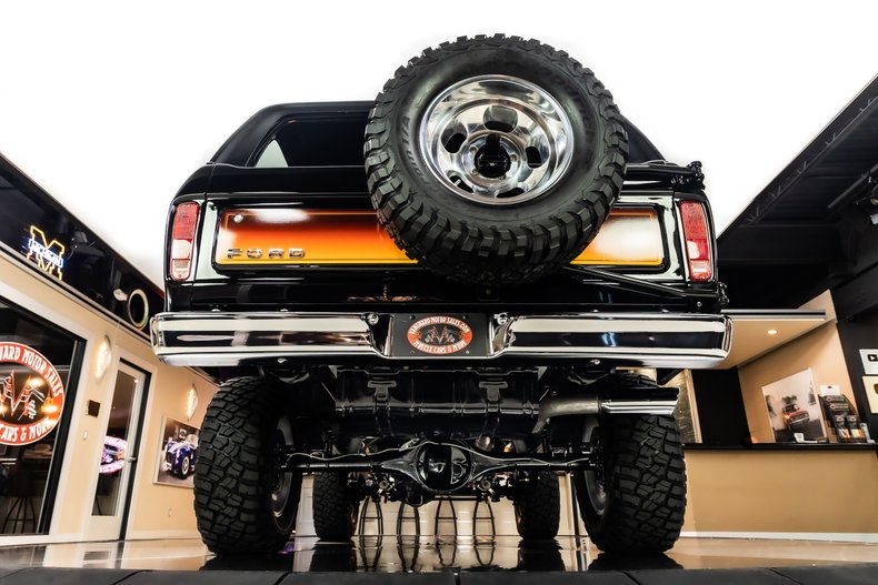 Ford-Bronco-1979-Black-Red-8