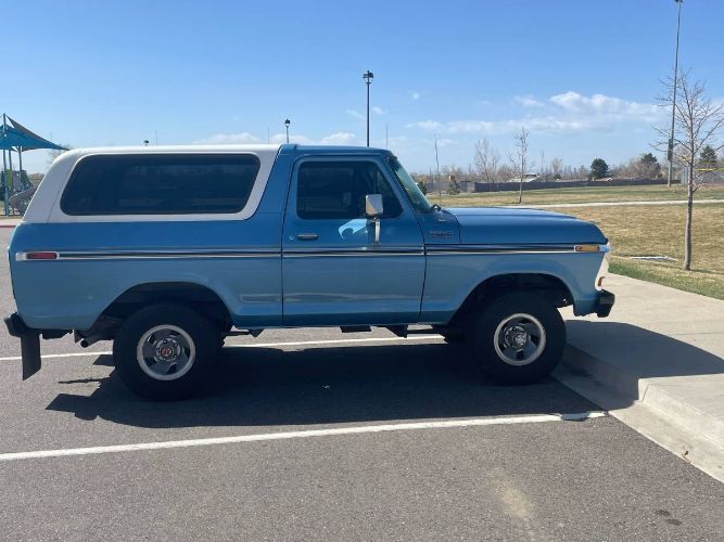 Ford-Bronco-1979-Blue-1