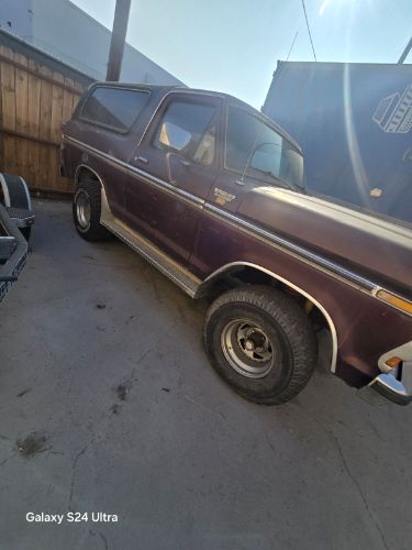 Ford-Bronco-1979-Custom-2