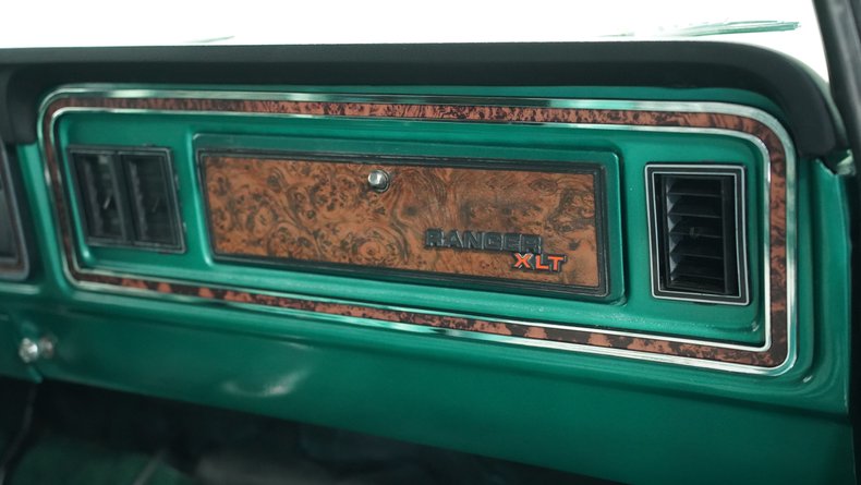 Ford-Bronco-1979-Green-Plaid-23