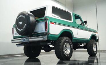 Ford-Bronco-1979-Green-Plaid-41
