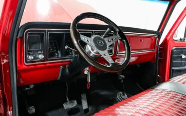 Ford-Bronco-1979-Red-Red-Black-12