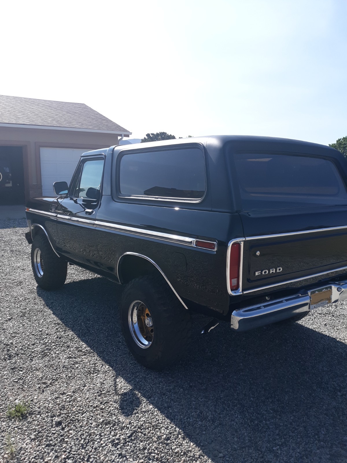 Ford-Bronco-1979-SUV-1