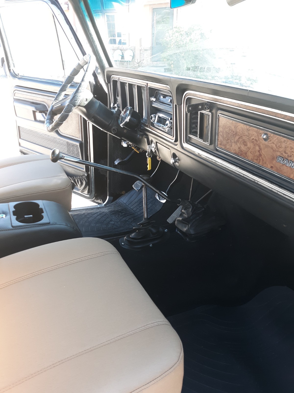 Ford-Bronco-1979-SUV-10