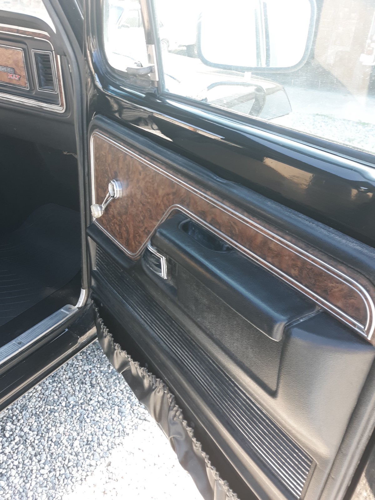 Ford-Bronco-1979-SUV-12