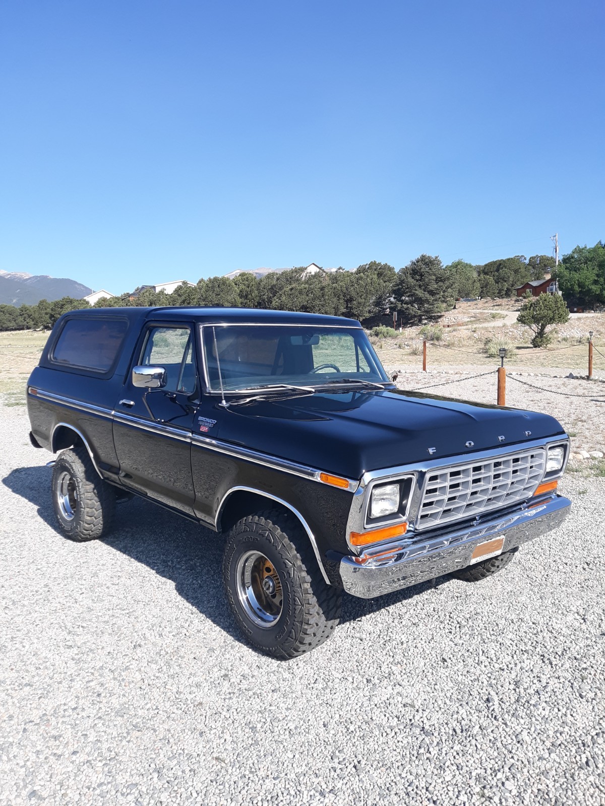Ford-Bronco-1979-SUV-2
