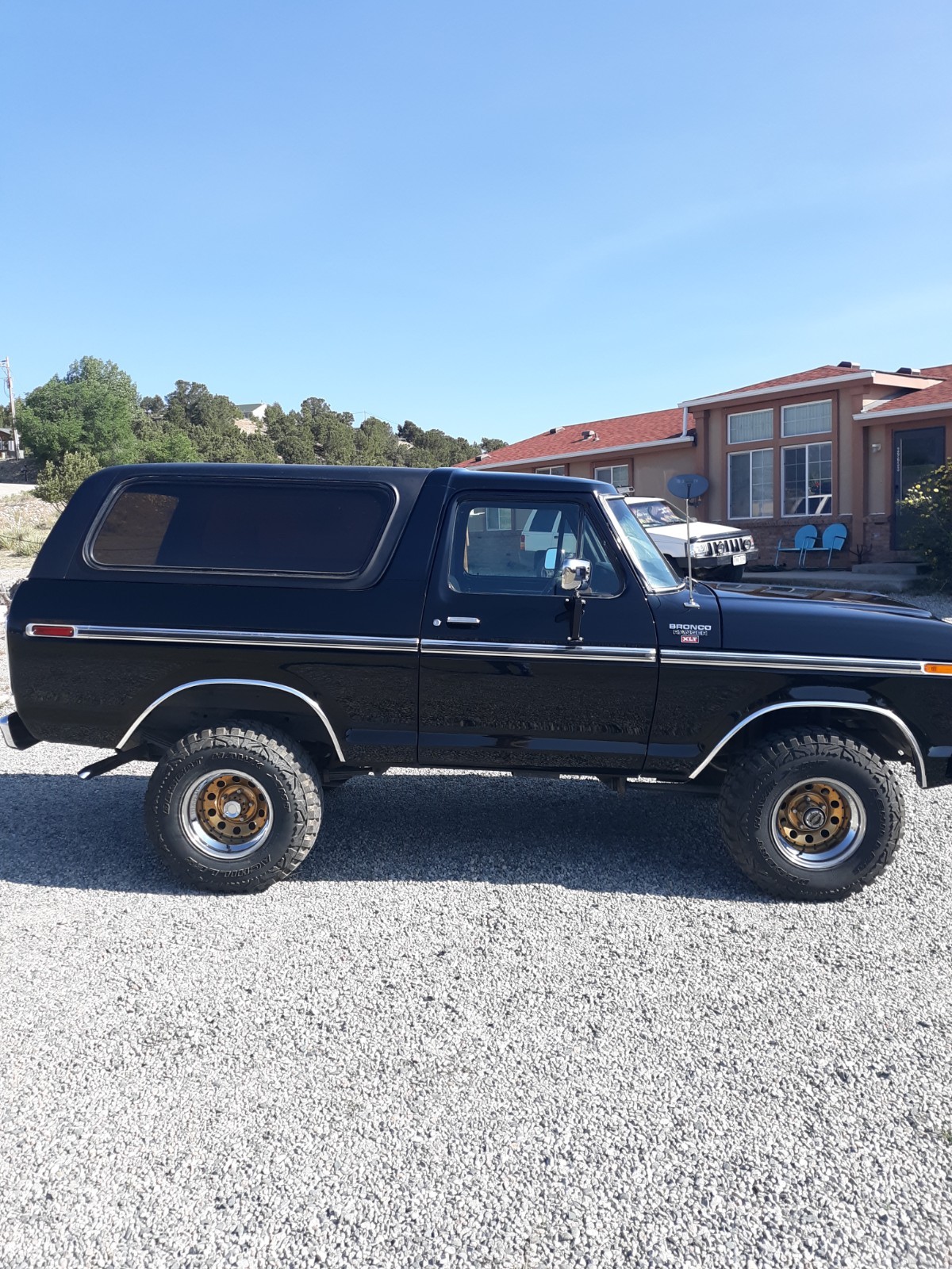 Ford-Bronco-1979-SUV-8