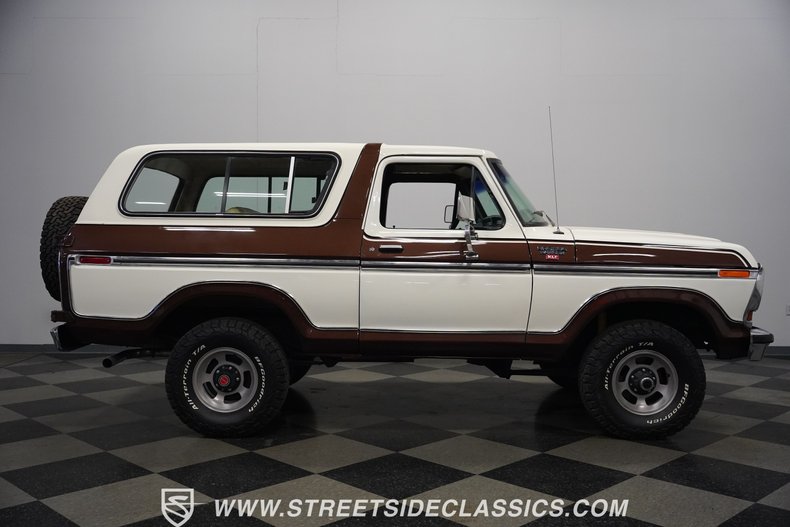 Ford-Bronco-1979-White-Tan-22