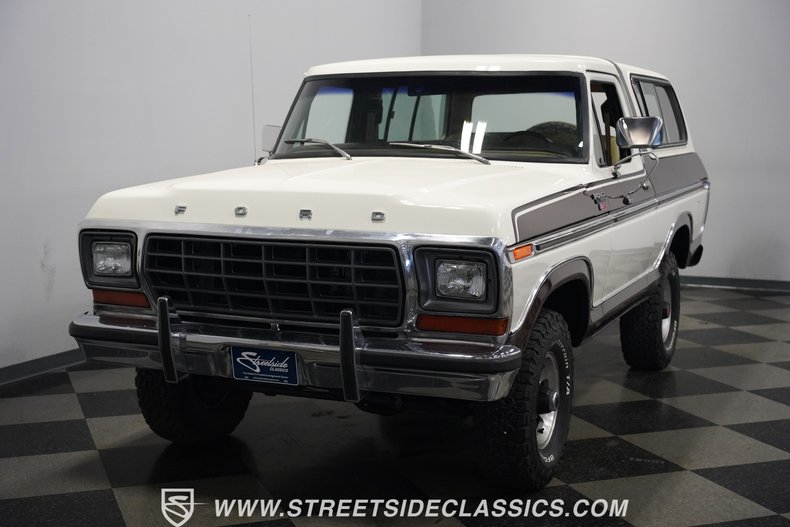 Ford-Bronco-1979-White-Tan-26
