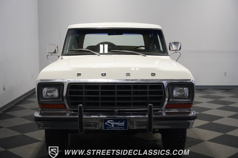 Ford-Bronco-1979-White-Tan-28