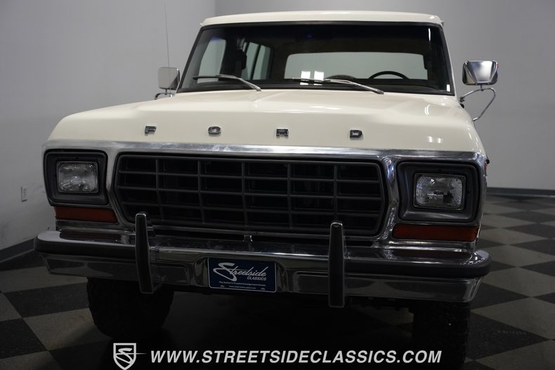 Ford-Bronco-1979-White-Tan-29