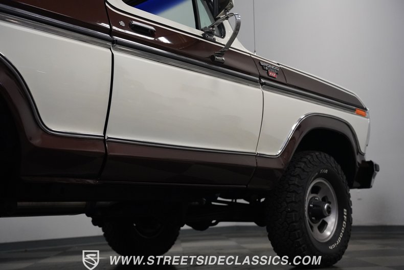 Ford-Bronco-1979-White-Tan-31