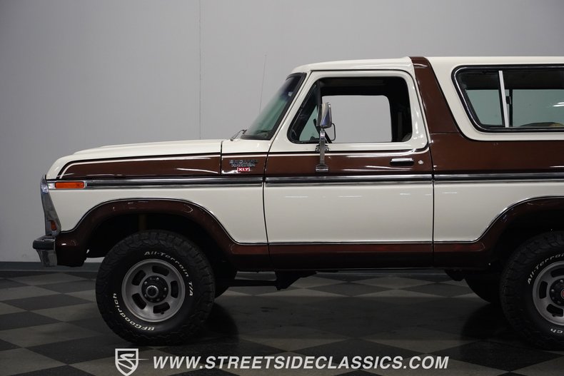 Ford-Bronco-1979-White-Tan-32