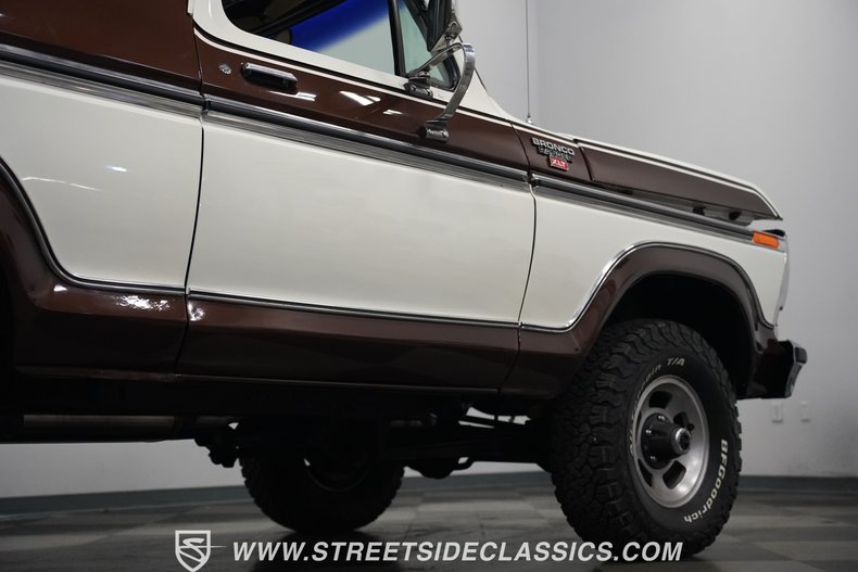 Ford-Bronco-1979-White-Tan-38