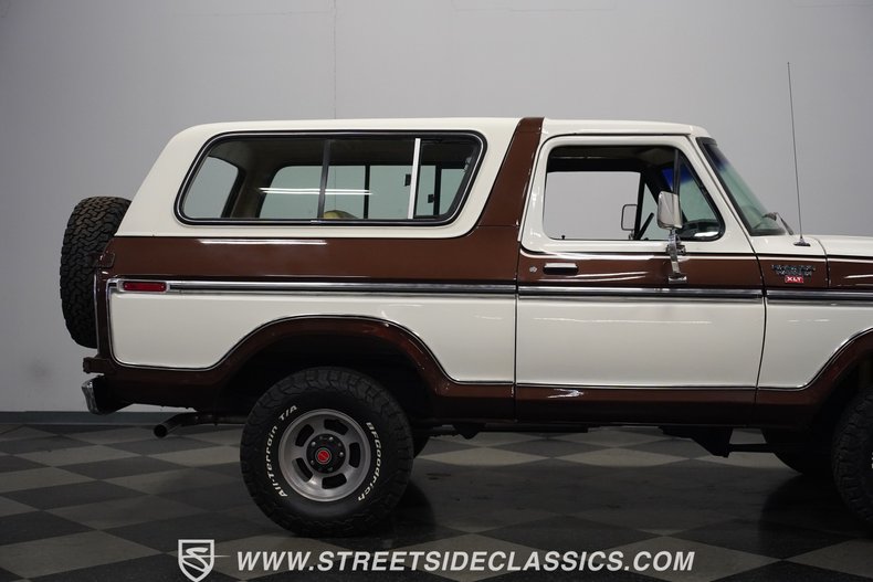Ford-Bronco-1979-White-Tan-39
