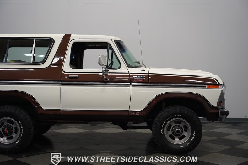 Ford-Bronco-1979-White-Tan-40