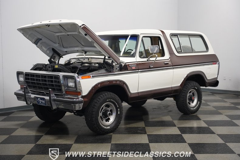 Ford-Bronco-1979-White-Tan-41