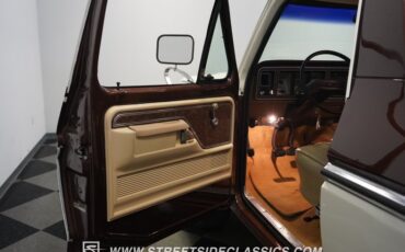 Ford-Bronco-1979-White-Tan-46