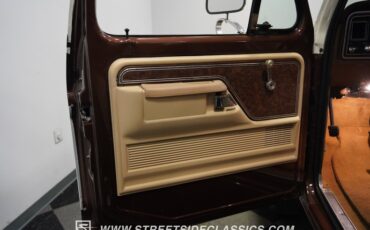 Ford-Bronco-1979-White-Tan-47