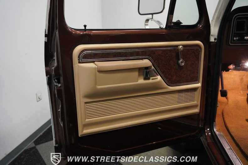 Ford-Bronco-1979-White-Tan-47