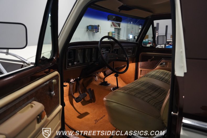 Ford-Bronco-1979-White-Tan-9