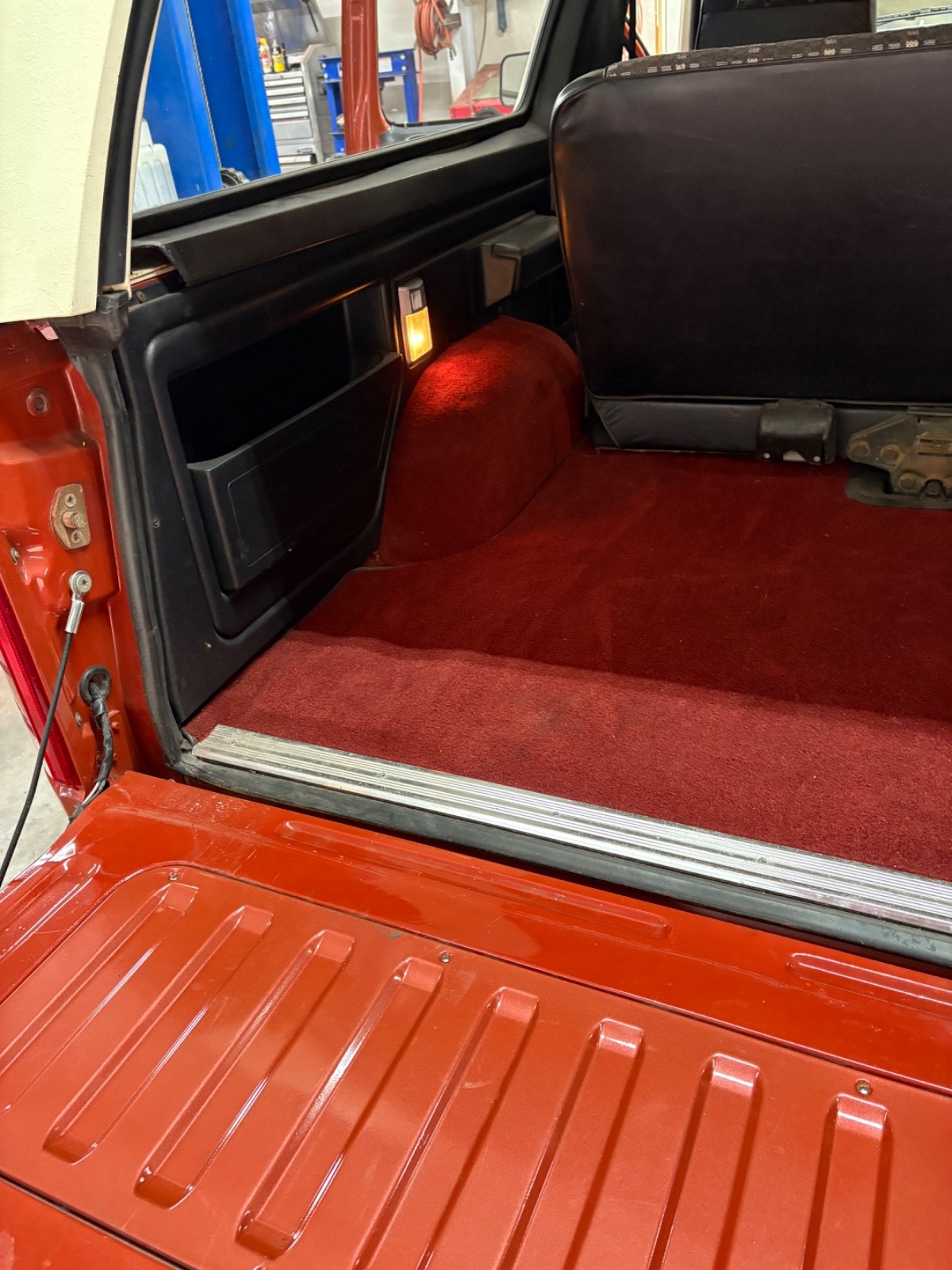 Ford-Bronco-1982-SUV-19