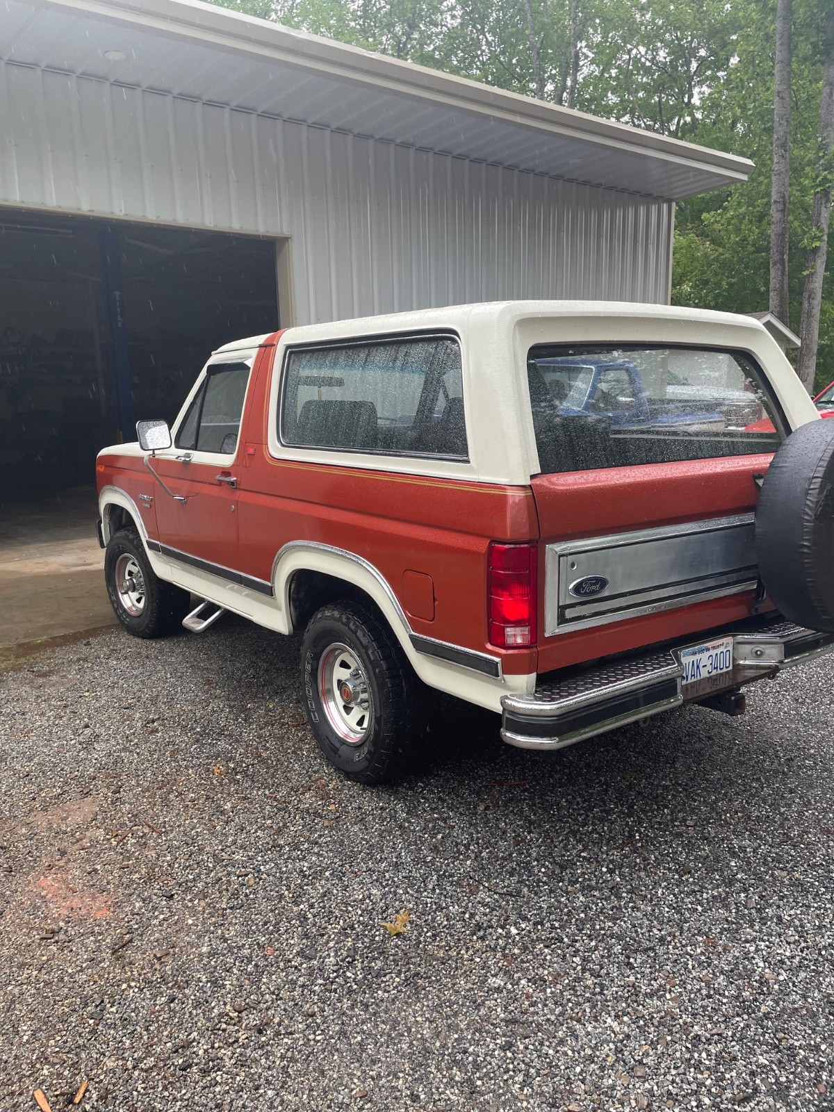 Ford-Bronco-1982-SUV-3