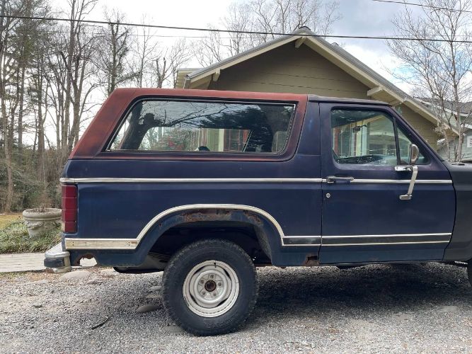 Ford-Bronco-1983-Blue-10
