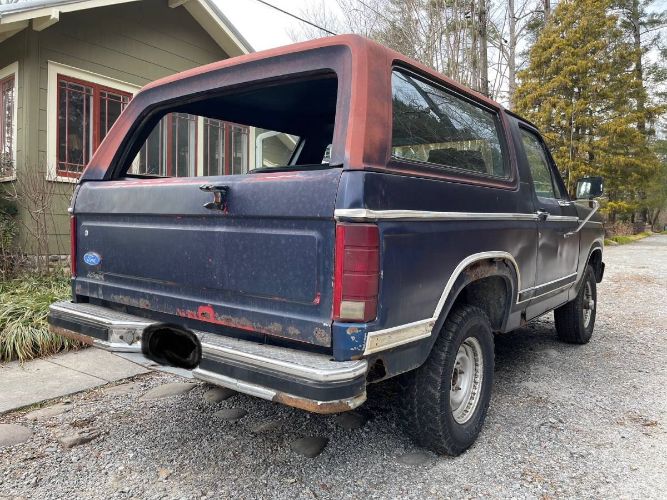 Ford-Bronco-1983-Blue-11