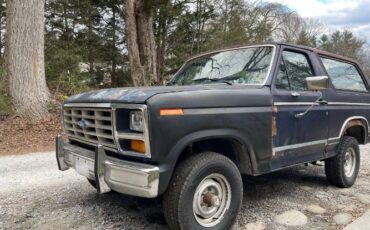 Ford-Bronco-1983-Blue-16