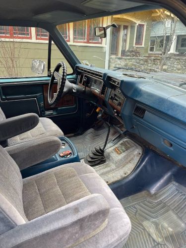 Ford-Bronco-1983-Blue-21