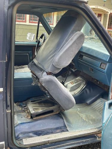Ford-Bronco-1983-Blue-4