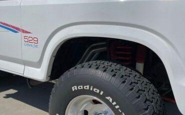Ford-Bronco-1984-1