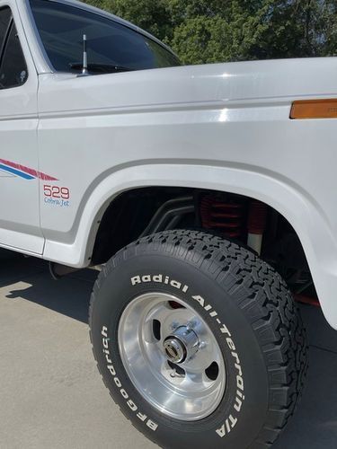 Ford-Bronco-1984-1