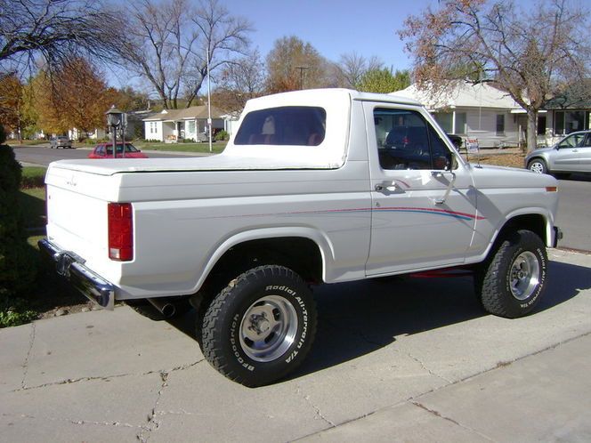 Ford-Bronco-1984-2