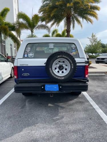 Ford-Bronco-1984-Custom-1