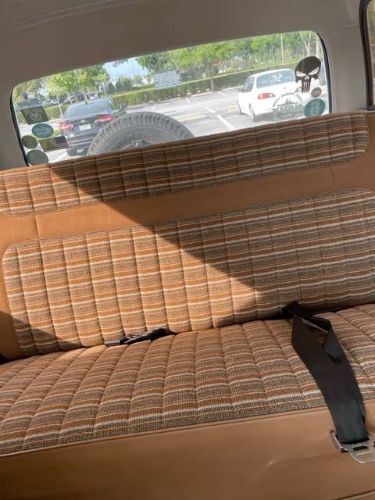 Ford-Bronco-1984-Custom-4