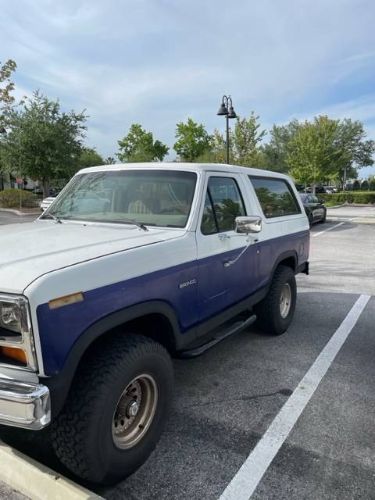 Ford-Bronco-1984-Custom-8