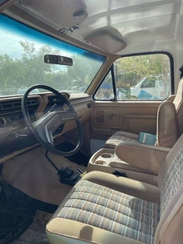 Ford-Bronco-1984-Custom-9