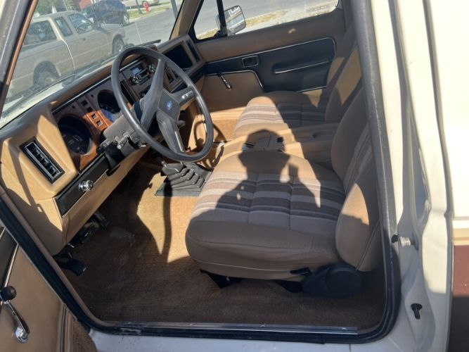 Ford-Bronco-1984-Two-Tone-Tan-15