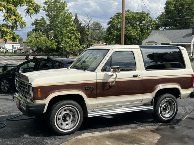 Ford-Bronco-1984-Two-Tone-Tan-16