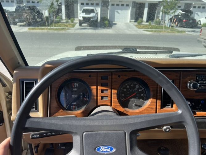 Ford-Bronco-1984-Two-Tone-Tan-17