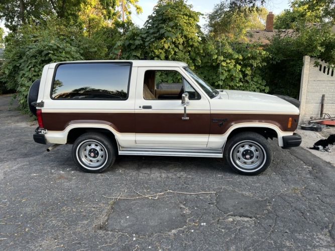 Ford-Bronco-1984-Two-Tone-Tan-18
