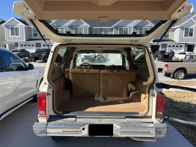 Ford-Bronco-1984-Two-Tone-Tan-2