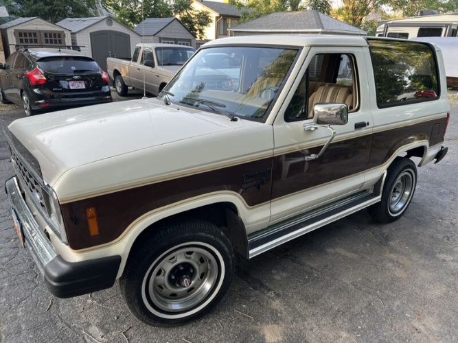 Ford-Bronco-1984-Two-Tone-Tan-3