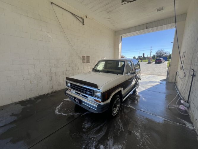 Ford-Bronco-1984-Two-Tone-Tan-7