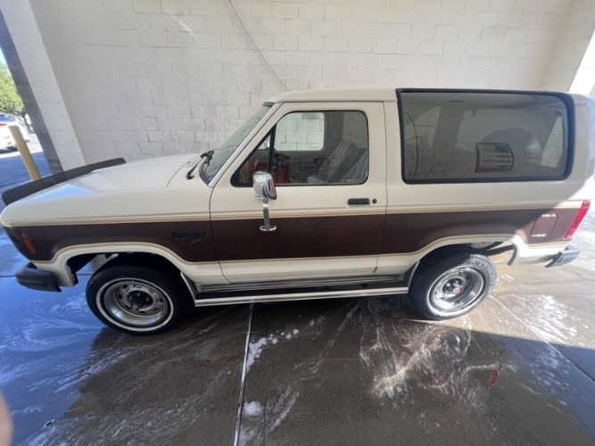 Ford-Bronco-1984-Two-Tone-Tan-8